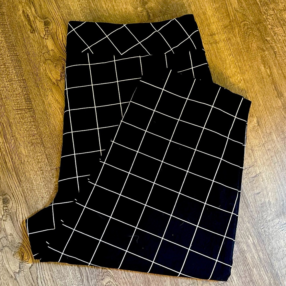 NWOT Roz & Ali Capris Sz 18